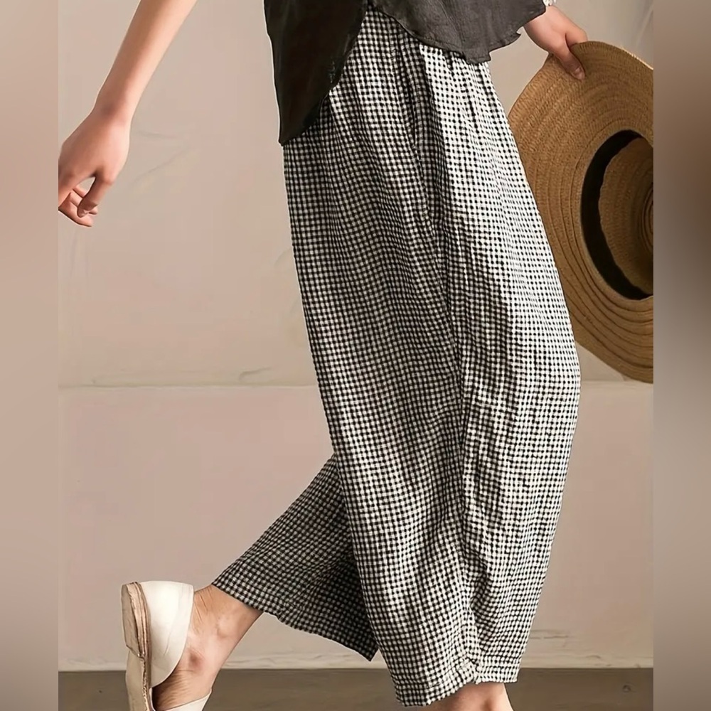 Stylish Black and White Checkered Women's Pants - Picture 4 of 9